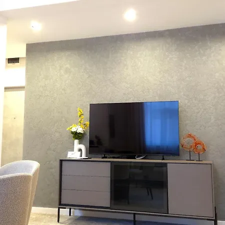 Designer New High End 2br شقة