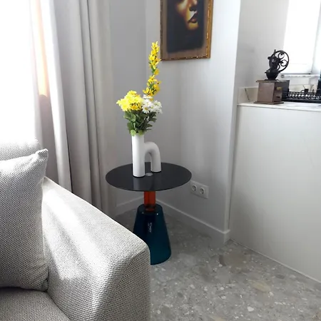 Designer New High End 2br *