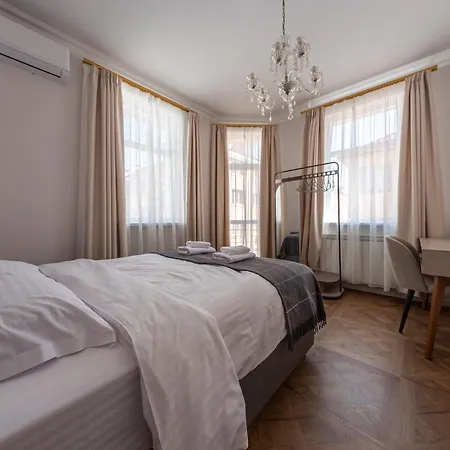 Designer New High End 2br *