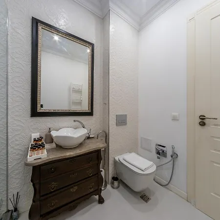 Designer New High End 2br
