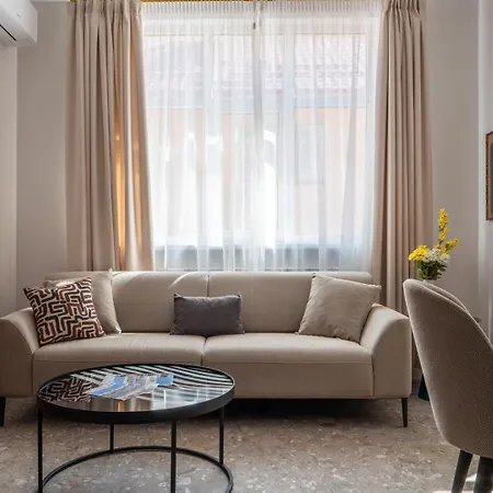 Designer New High End 3br *