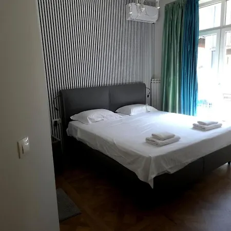 Designer New High End 3br *