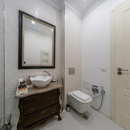 Designer New High End 3br *